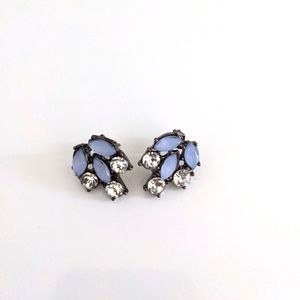 Baby blue/silver pair of earrings.